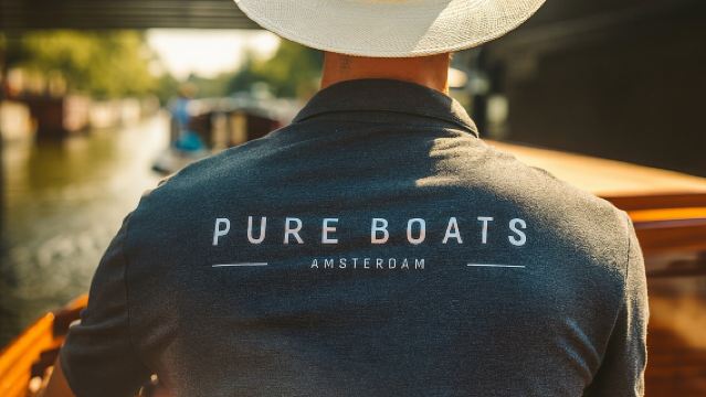 The Ultimate Amsterdam Canal Cruise - 2hr - Small Group with Drinks & Snacks