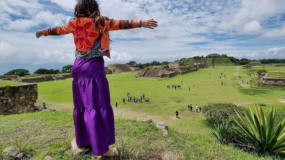 Tour Monte Albán, Hierve el agua, Teotitlán Del Valle and Mezcal