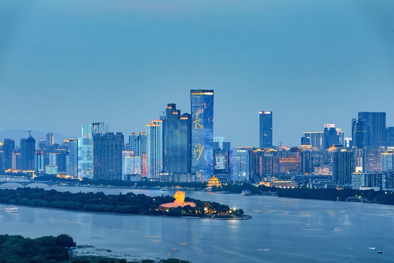 Excursión de un día en Changsha en grupo reducido: Museo de Hunan + Isla de Juzizhou + Academia Yuelu o Pabellón Aiwan