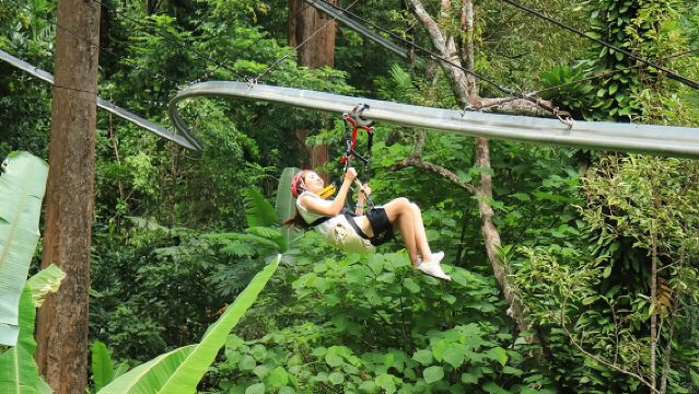 โซน World C+ (ซิปไลน์ 10 แท่น + โรลเลอร์สเก็ต + ทางเดินลอยฟ้า และเมนูอาหารชุดพิเศษ)