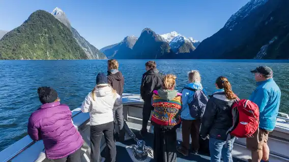 Air-sea connection from Queenstown, South Island, New Zealand: Round-trip sightseeing flight from Queenstown + Milford Sound sightseeing cruise (5 hours) - Pick-up available in Queenstown