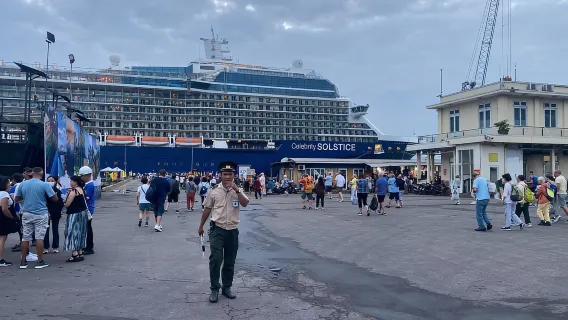 Chan May Port: Private Transfer to Hue with 3 Attractions