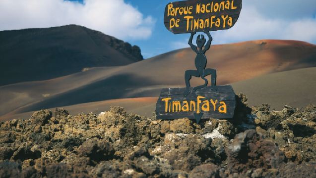 Lanzarote: Full Day Bus Tour with Scenic Views