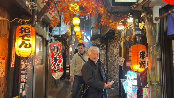 Tokio: Recorrido nocturno a pie por Shinjuku con callejón secreto