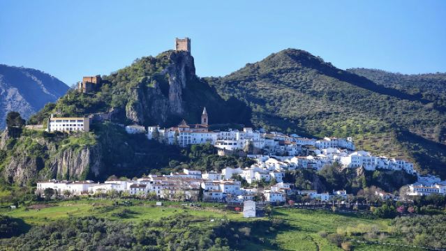Zahara de la Sierra Castle + Arcos de la Frontera (Town Viewing + Street Walking)