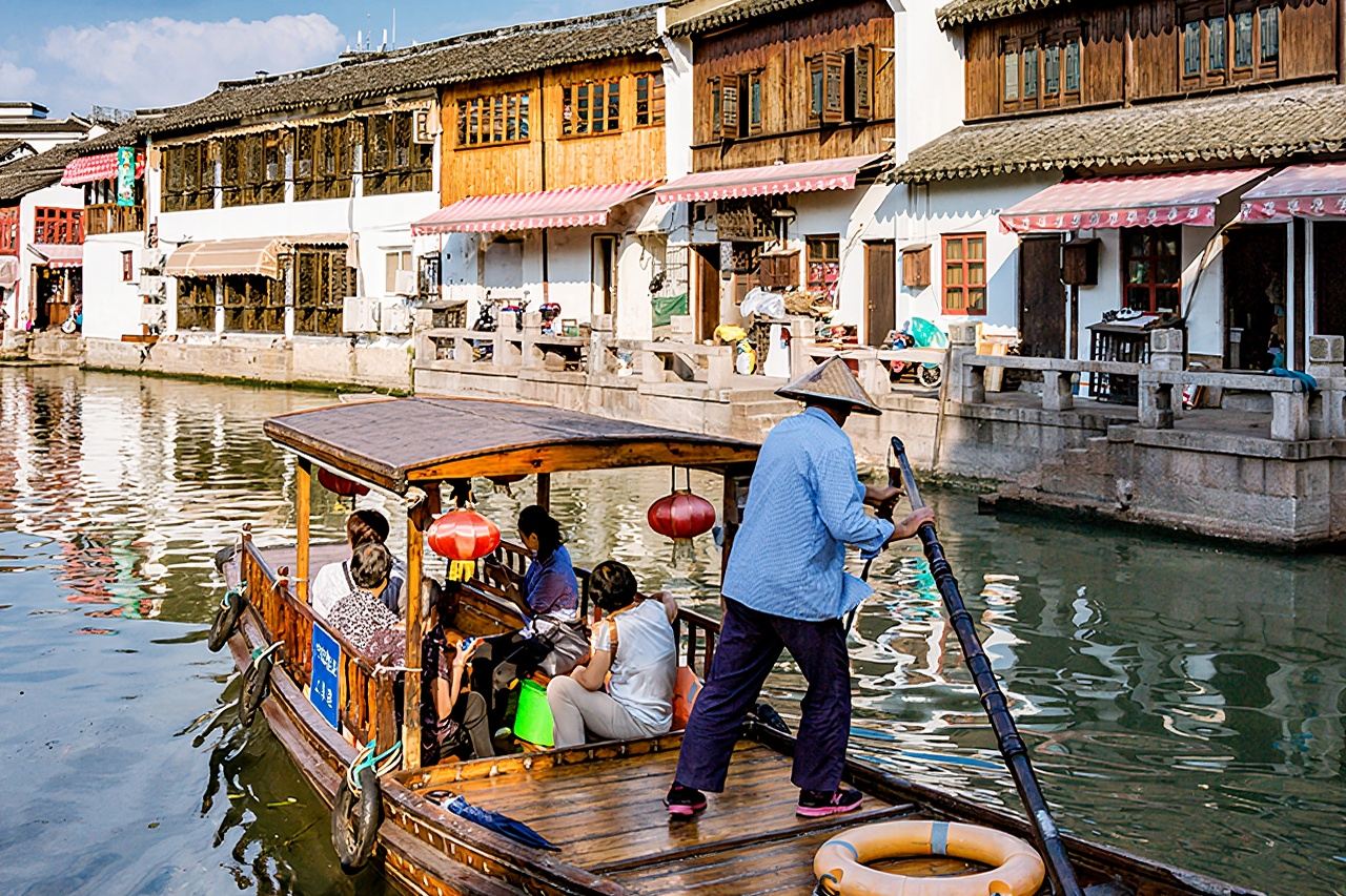 上海上海影視樂園+朱家角古鎮景區一日遊【探索魔都的前世今生】