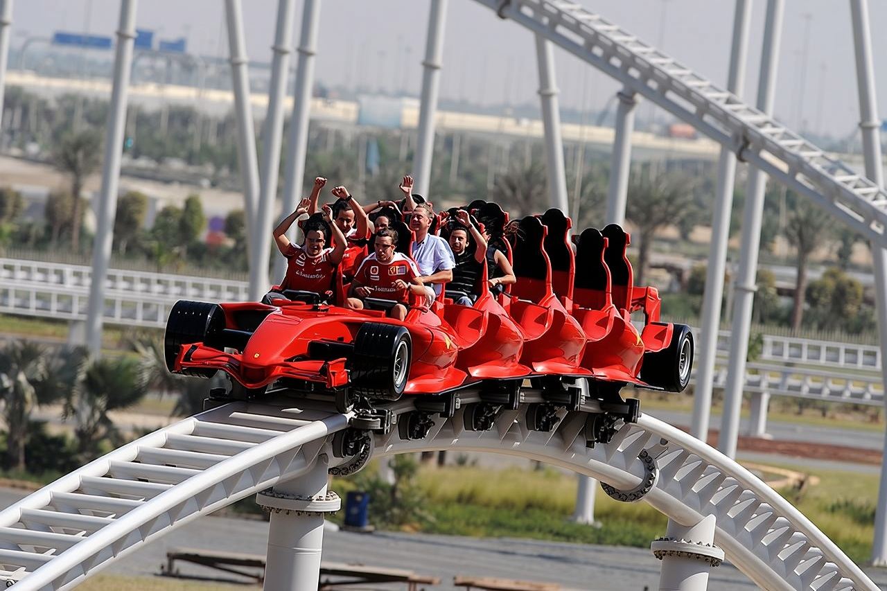 Tour privato della città di Abu Dhabi con Ferrari World, incluso il trasferimento