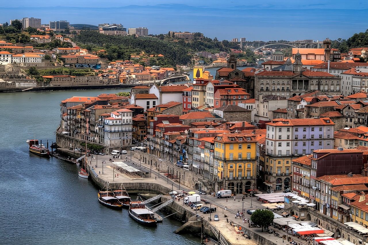 Private tour to the city of Porto c/proof of Porto wine 