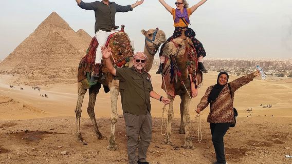 Explora las pirámides de Giza y la Esfinge: Excursión histórica de medio día