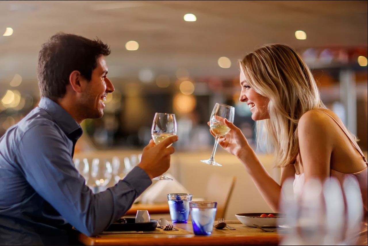 オーストラリア・シドニーのダーリングハーバーで楽しむキャプテンクック遊覧船ツアー【日没クルーズ・ナイトクルーズ・ゴールデン・ペンフォールズディナーオプションあり】|アフタヌーンティー|窓側へのアップグレード可能