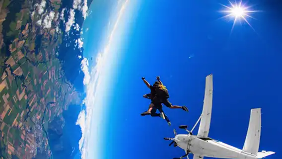 Sydney Newcastle skydiving [free pick-up and drop-off in Sydney city/skydiving certificate included/overlook Blacksmiths Beach + optional 7,500/15,000 ft]