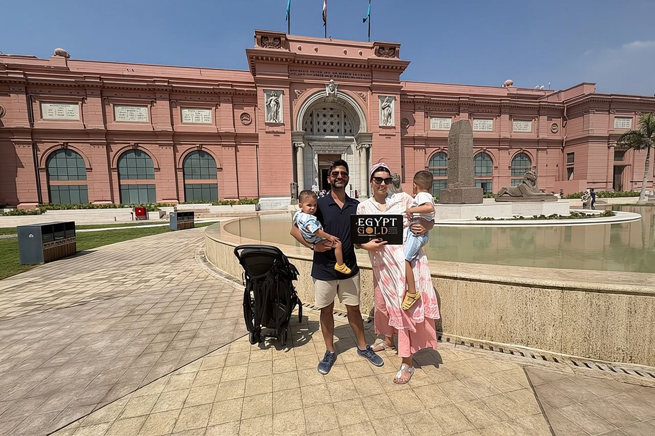 Hurghada: Cairo Pyramids, Sphinx & Egyptian Museum Day Trip