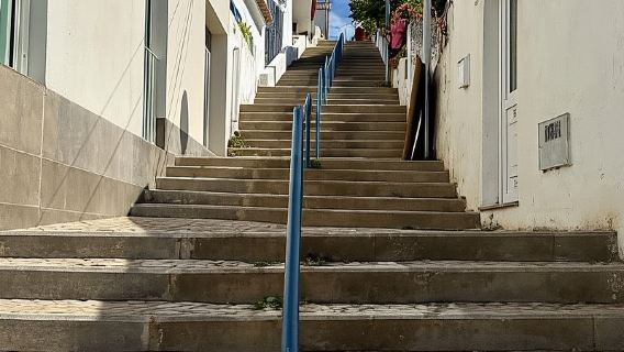 Ferragudo: Guided Walking Tour with Scenic Views