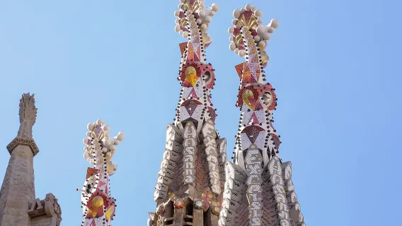 Barcelona: Visita guiada con acceso rápido a la Sagrada Familia y las Torres