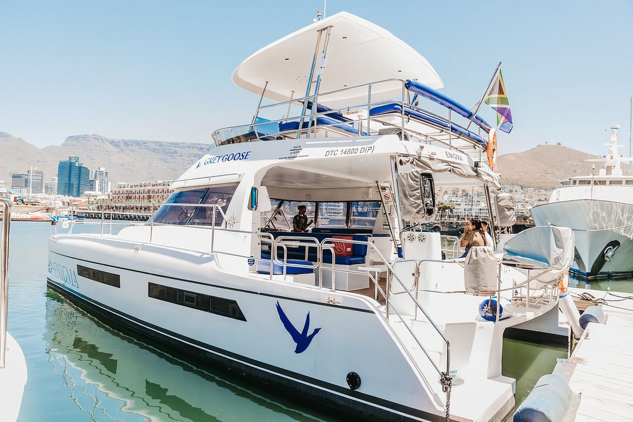 Cape Town: Coastal Cruise & 14-piece Sushi Meal