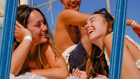 Vilamoura: Pelayaran Bersiar-siar Berpandu dengan BBQ & Minuman Pantai