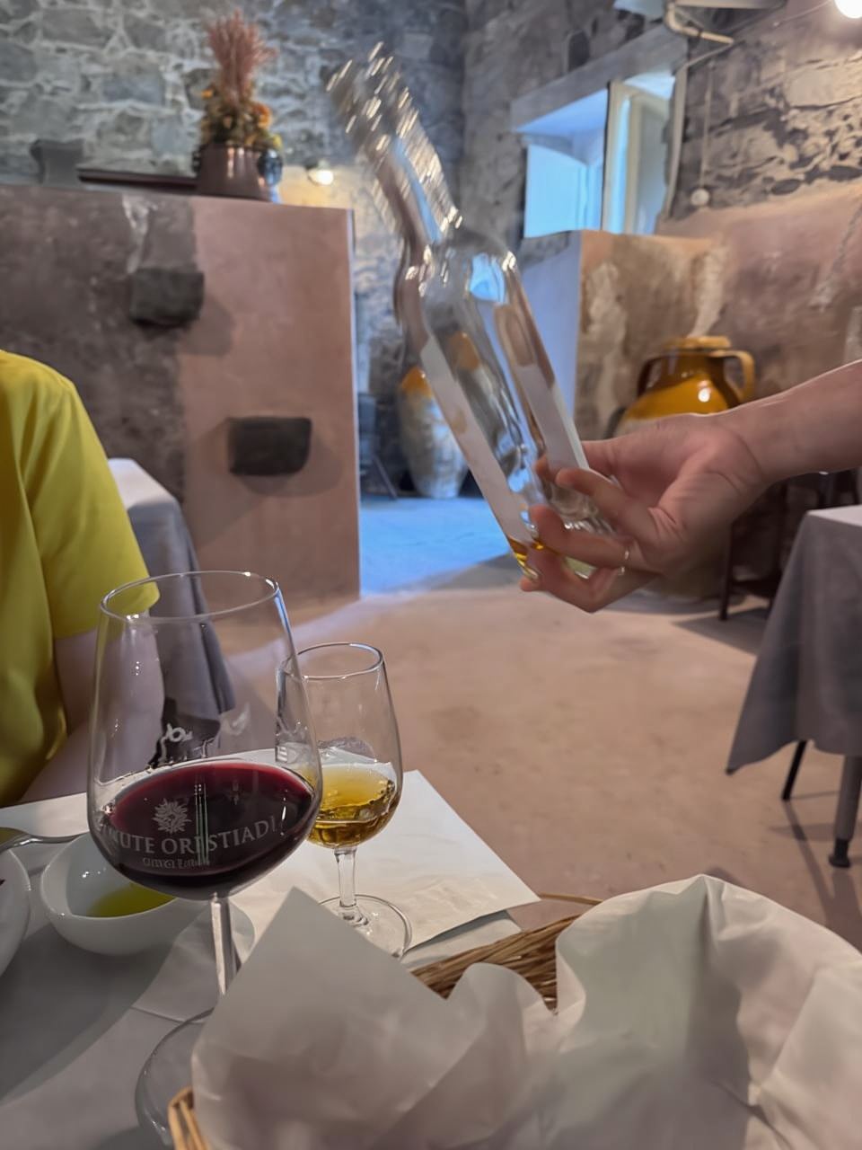 Da Catania: Trekking sull'Etna e Degustazione di Vini con Pick-up