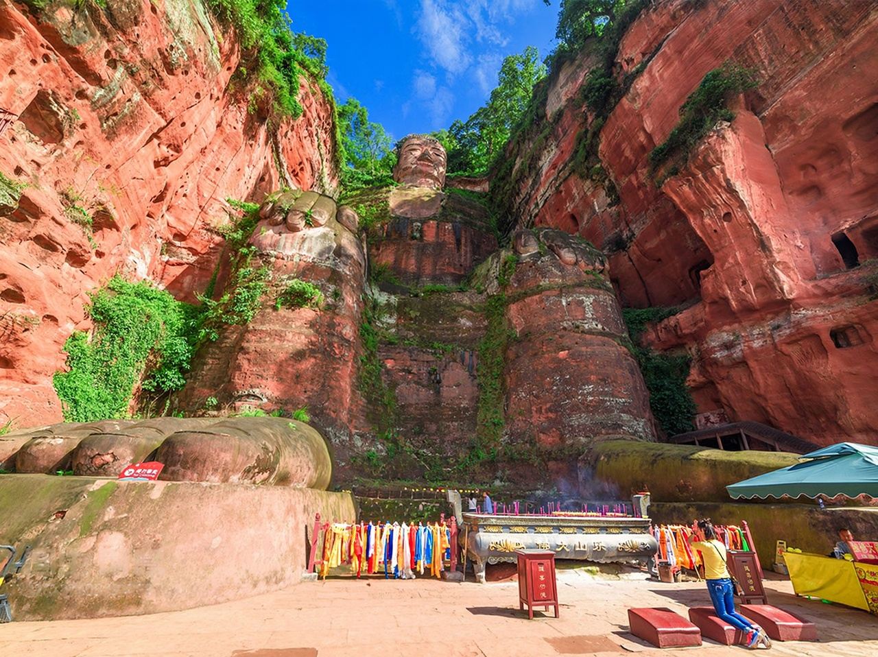 Leshan Giant Buddha Mountain Tour Ticket with Express Entry + Tea Ceremony Performance + Guided Tour
