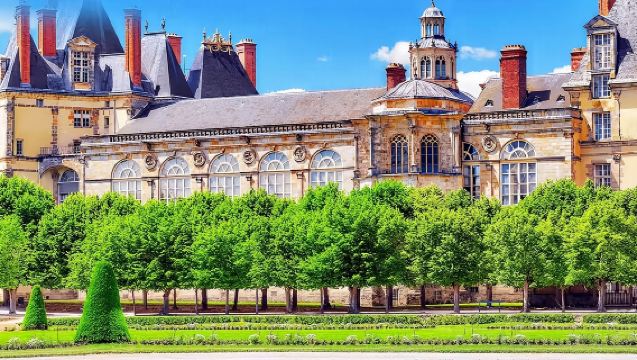 法國巴黎來回－楓丹白露宮＋巴比松子爵城堡－中文包車一日遊