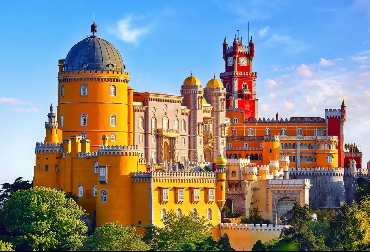 Round-trip from Lisbon: Sintra + Quinta da Regaleira + National Palace of Pena + Cascais + Estoril