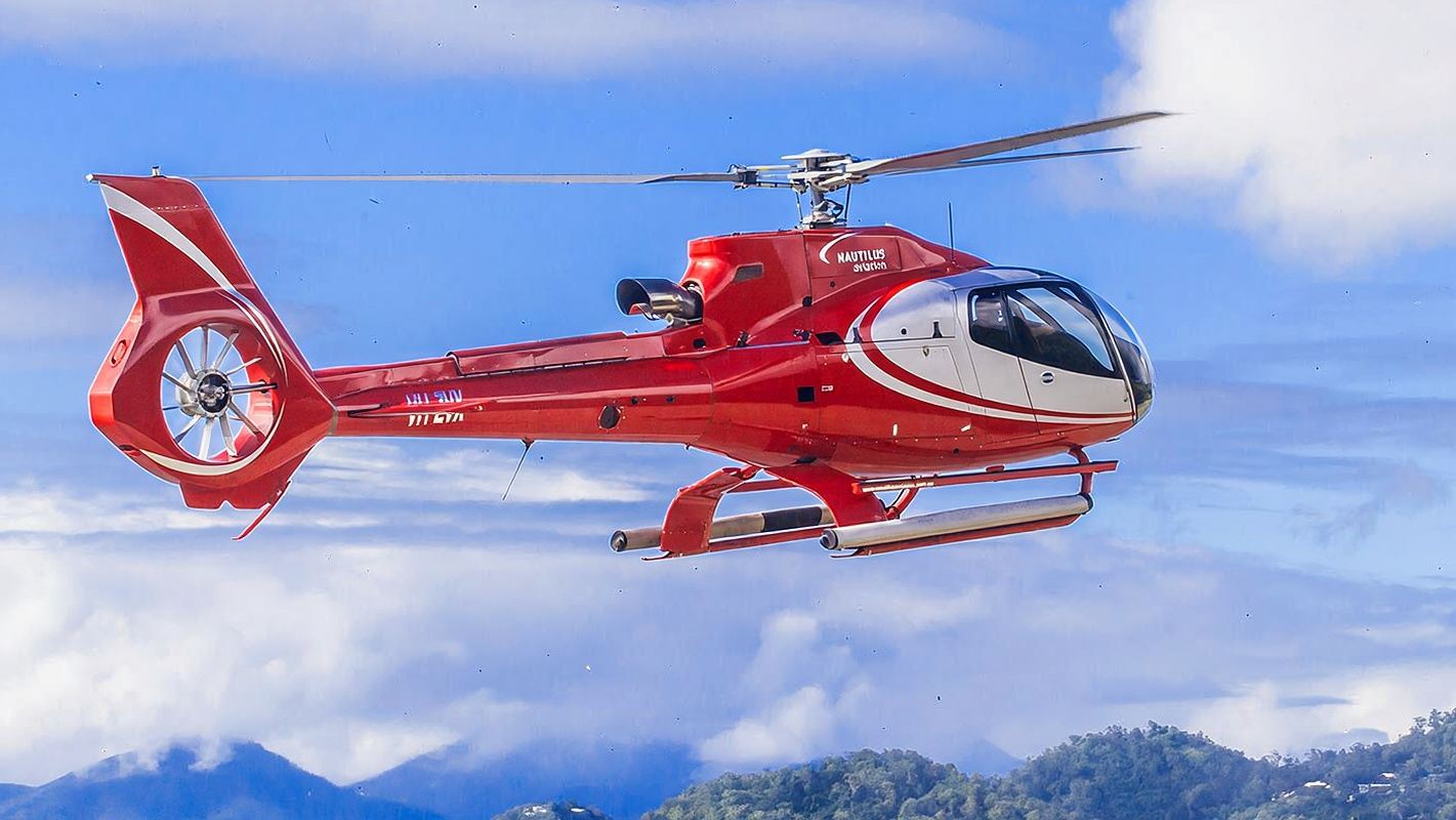 Cairns helicopter and light aircraft sightseeing tour [Great Barrier Reef/Kuranda Rainforest/Marine life]