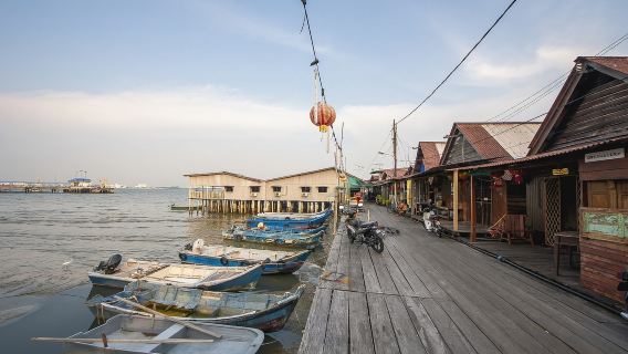 Street Art Street + Clan Jetties of Penang + Upside Down Museum + Glass Museum + Khoo Kongsi 1-day tour