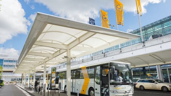 Lufthansa Express Bus: Trasferimento sola andata o andata e ritorno tra l'aeroporto internazionale di Monaco di Baviera e la città di Monaco di Baviera