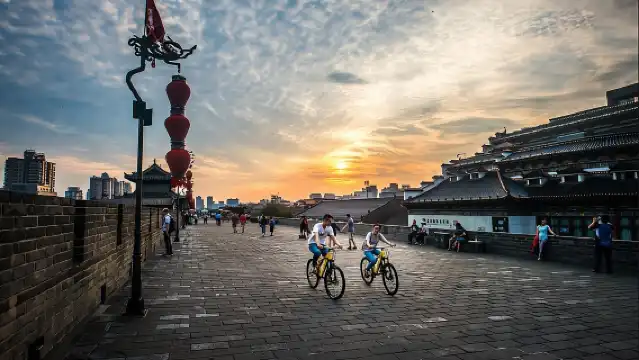 One Day Xian Private Tour: Warriors, City Wall, Everbright City 