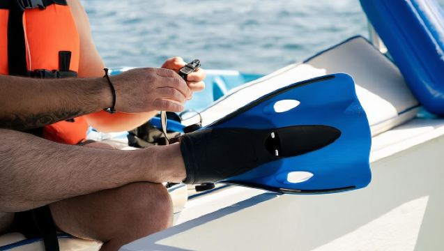 Snorkel y explora Pelican Rock en barco de cristal + fotos