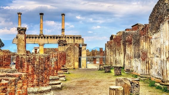 From Naples:Pompeii & Sorrento Shore Excursion with Lunch