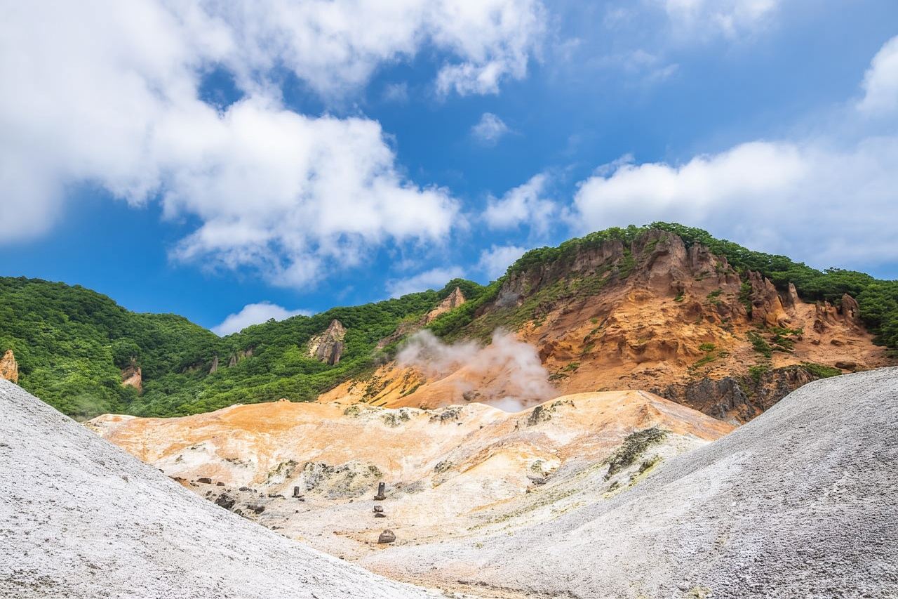 Sapporo: Hell Valley, Oyunuma and Dai-ichi Takimotokan Trip