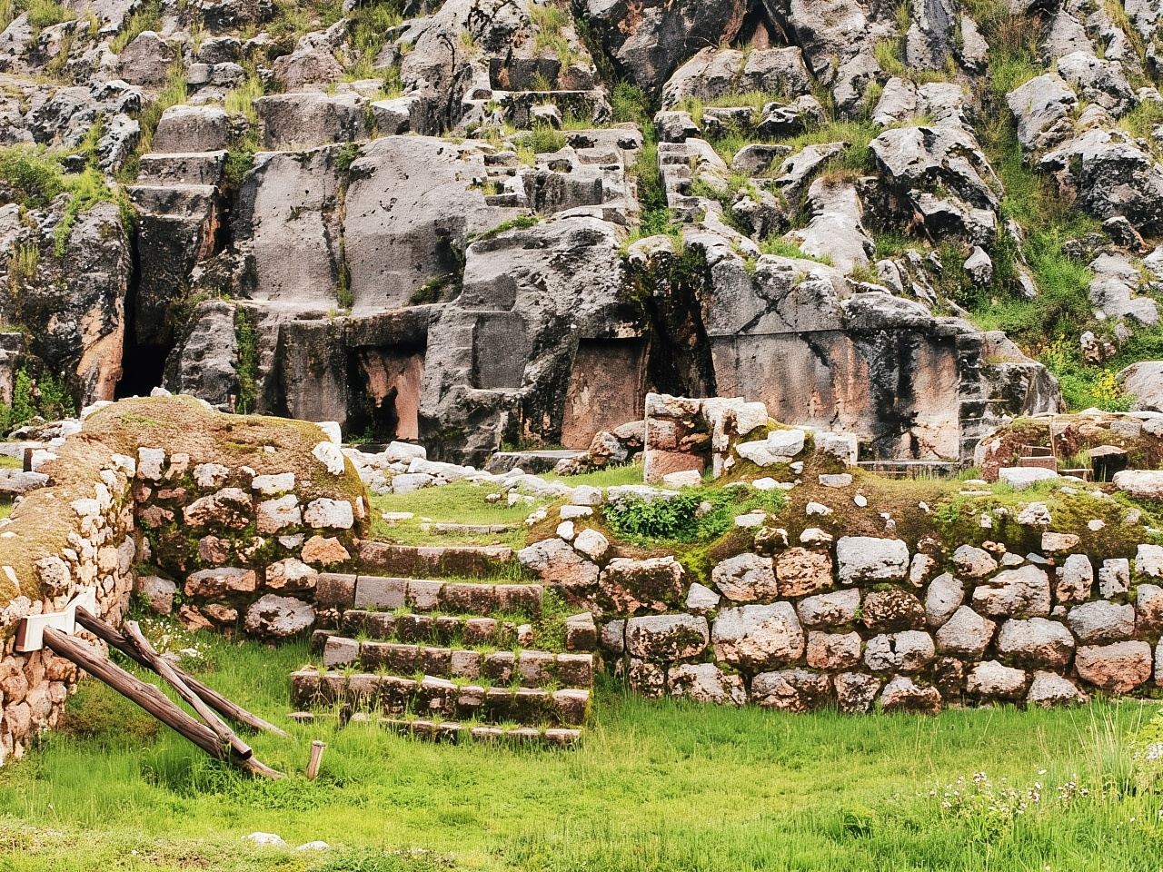 Cusco: Guided Trek to the Temple of the Moon and Inkilltambo