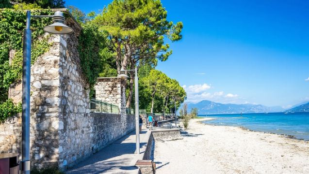 Guided Boat Cruise to Sirmione from Garda/Bardolino