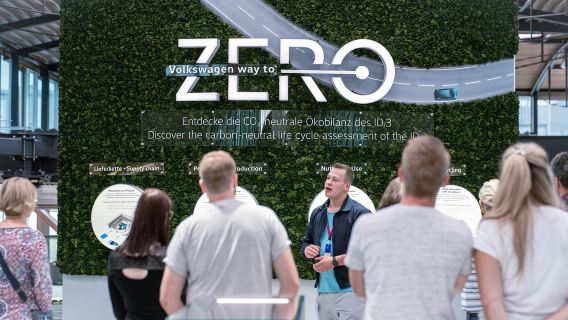 Dresden: Führung durch die Gläserne Manufaktur von VW mit Frühstück