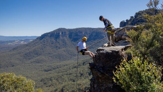 Blue Mountains: Spectacular Half Day Abseiling Adventure