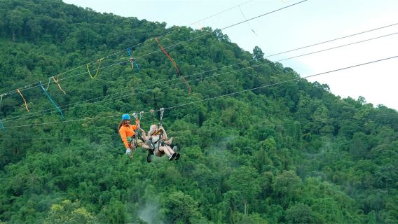 excursión de un día a la tirolina Skyline de Chiang Mai y la cascada pegajosa
