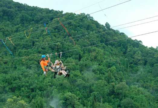 Chiang Mai Skyline Ziplining + Namtok Bua Tong-Nam Phu Chet Si National Park 1-day tour