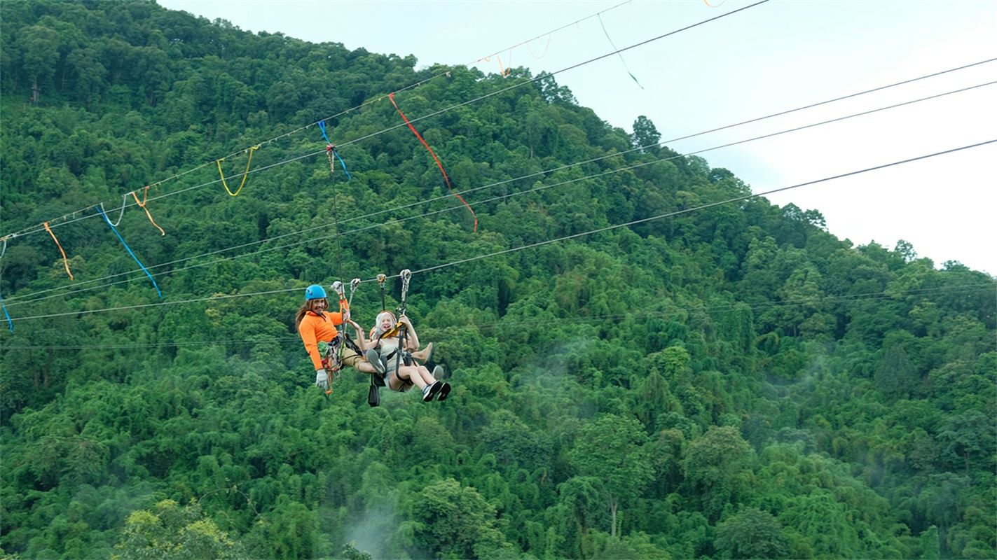 Chiang Mai Skyline Ziplining + Namtok Bua Tong-Nam Phu Chet Si National Park 1-day tour