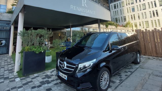 บริการรับส่งส่วนตัวจากสนามบิน CDG หรือ ORY ไปยังกรุงปารีส