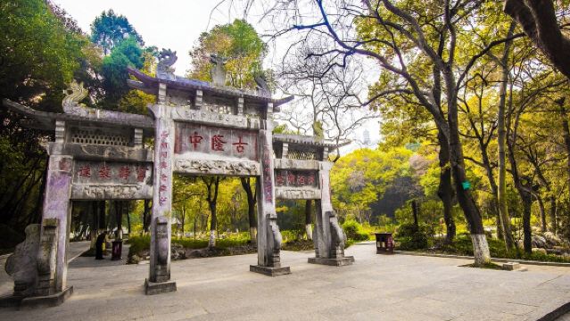 Private Tour: Tangcheng + Xiangyang Ancient City Wall + Ancient Longzhong 1-Day Tour + 1-on-1 Guide Service