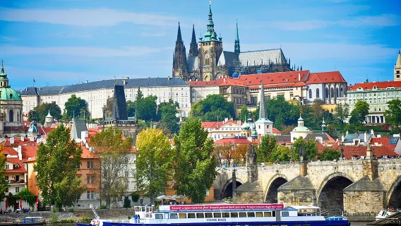 Tour di mezza giornata di Praga con crociera sul fiume Moldava
