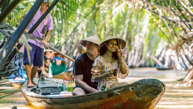 湄公河三角洲小團一日遊：船遊、小屋和佛塔