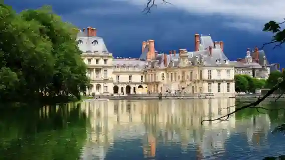 楓丹白露宮+巴比松+普羅萬一日遊【7人中文小團+巴黎來回】