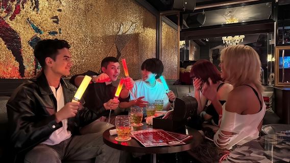 Shinjuku, Tokio – Entdecken Sie das schlaflose Nachtleben: Genießen Sie eine Bar-Straßentour und Live-Shows