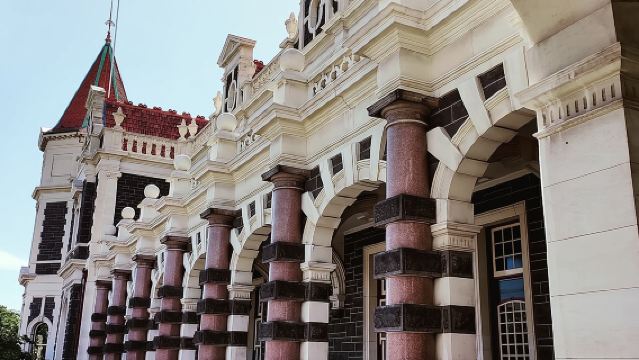 Tour en furgoneta por la Ciudad Patrimonio y el Castillo de Larnach con guía historiador