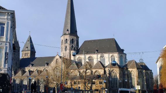 Ghent: Guided City Tour with Food and Drink Tastings