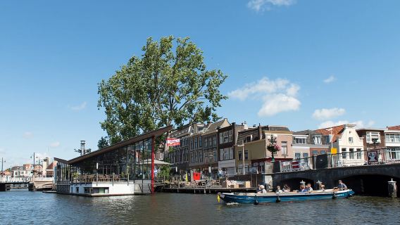 Leiden: Pelayaran Terusan Kota Berpandu
