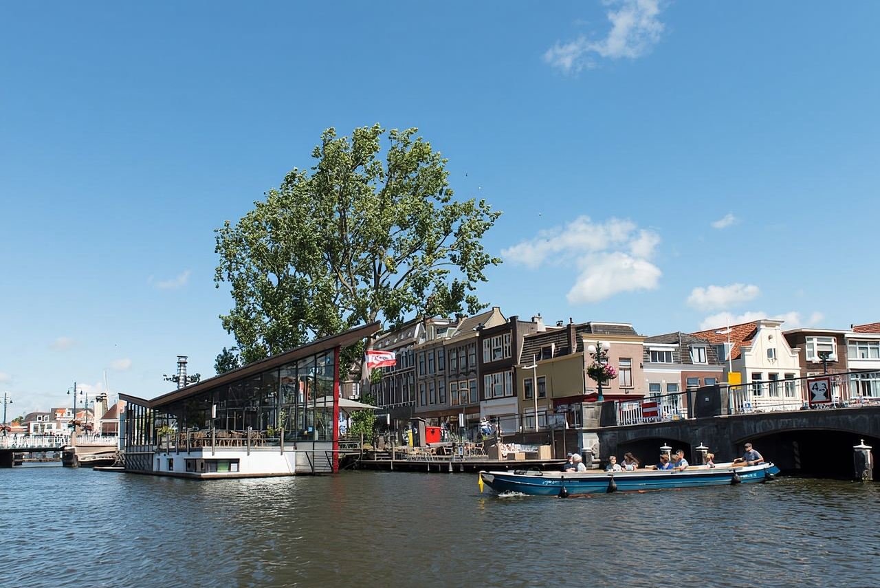 Leiden: Guided City Canal Cruise