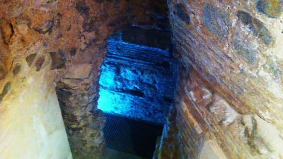 Toledo: Recorrido por la antigua ciudad subterránea en español