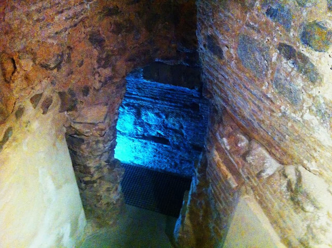 Toledo: Recorrido por la antigua ciudad subterránea en español